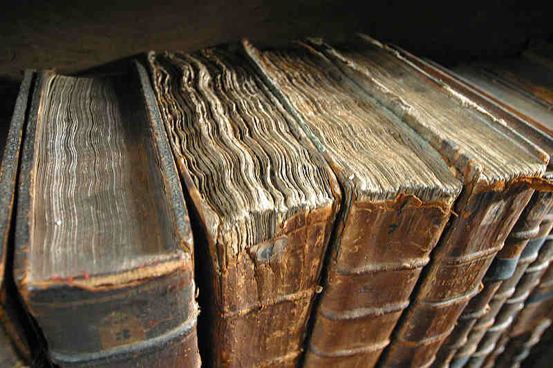800px Old book bindings